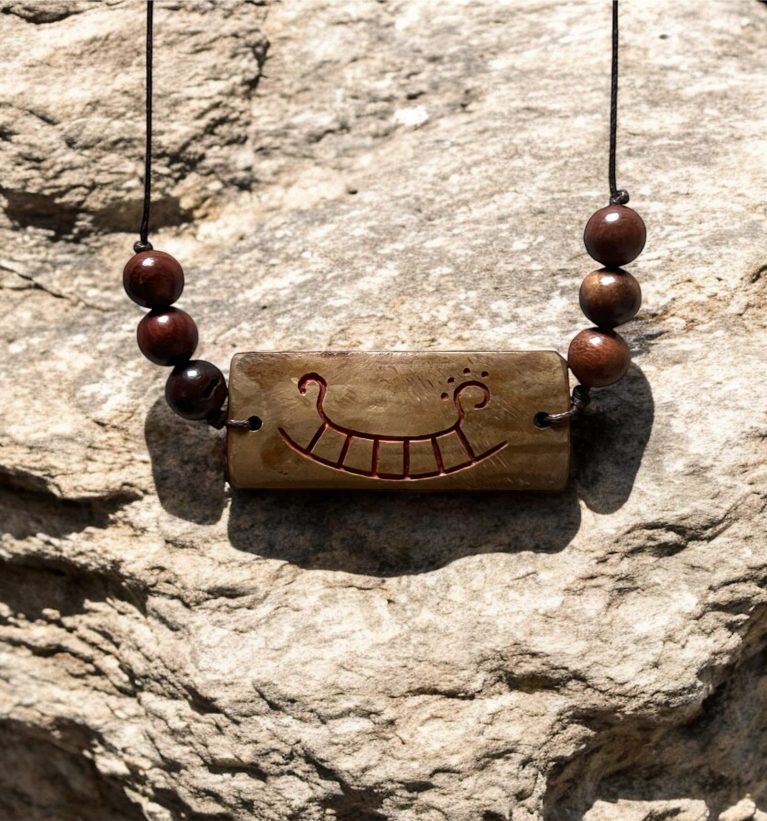 barca vichinga su placca di mammut