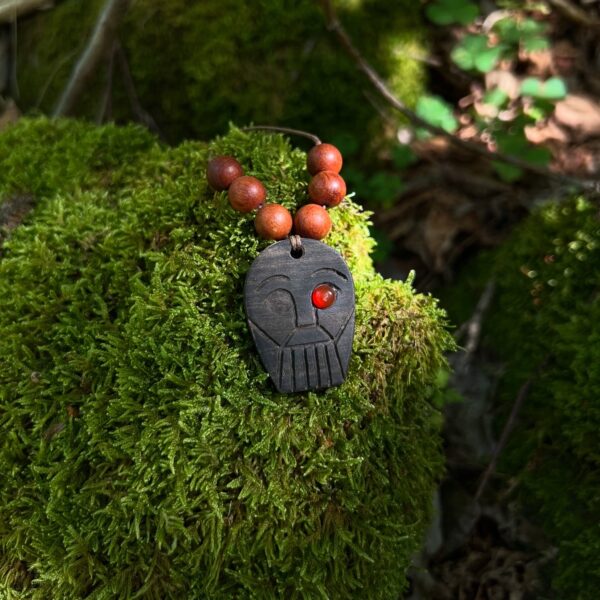 collana in legno in ebano con corniola