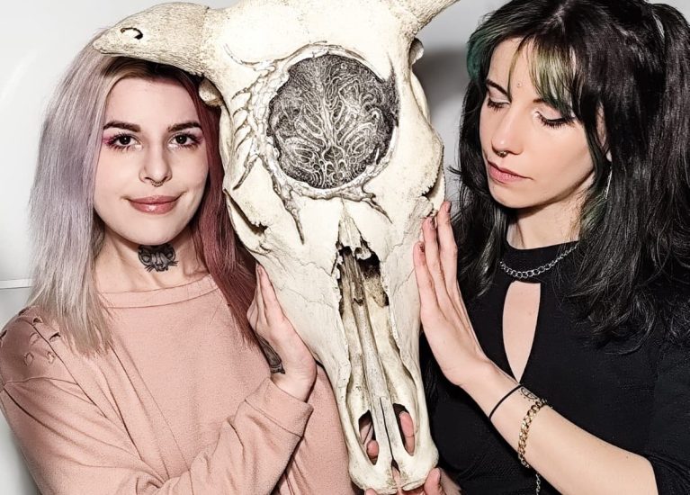 Sirah e Magda con Exhumed Garden