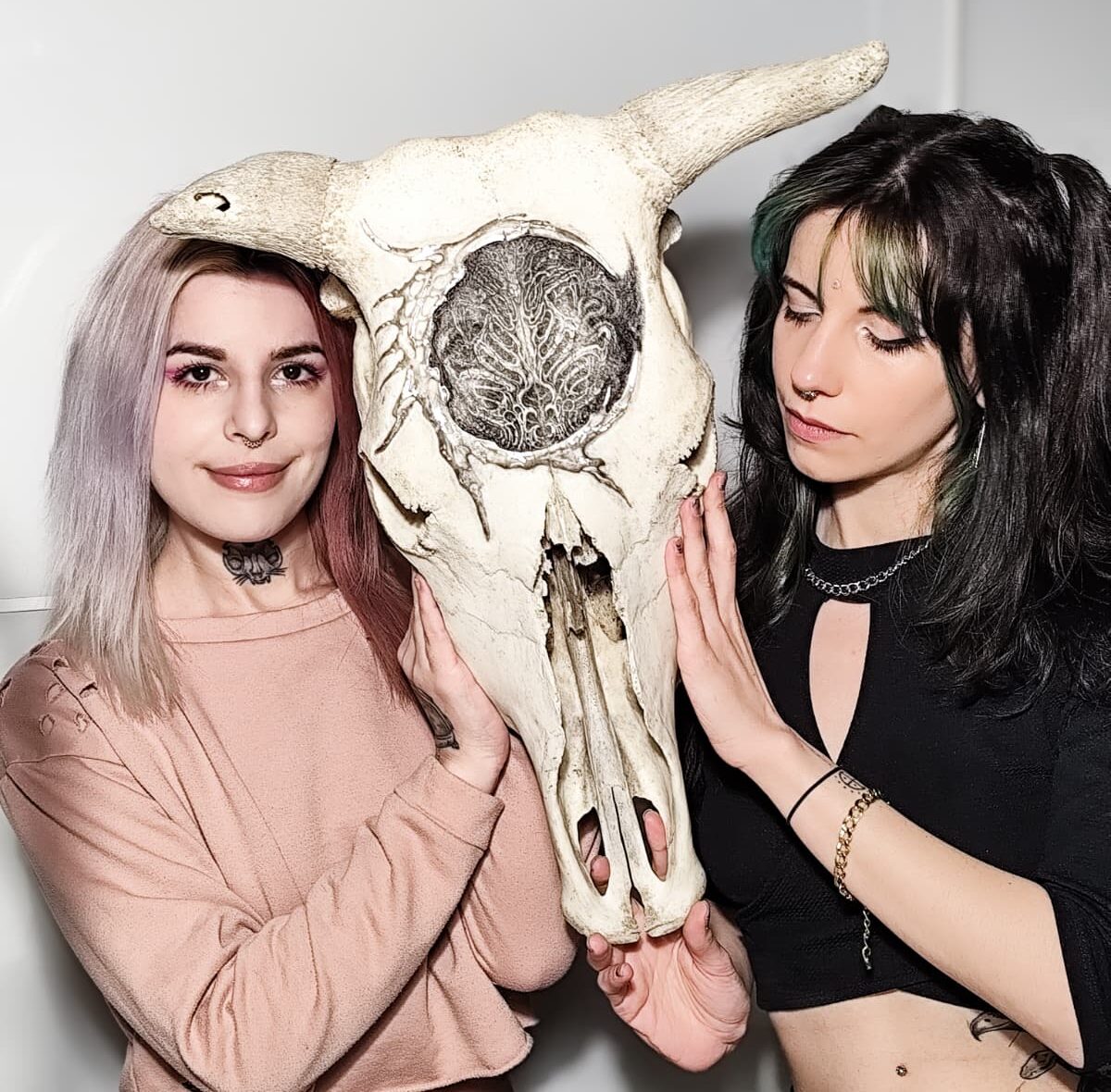 Sirah e Magda con Exhumed Garden