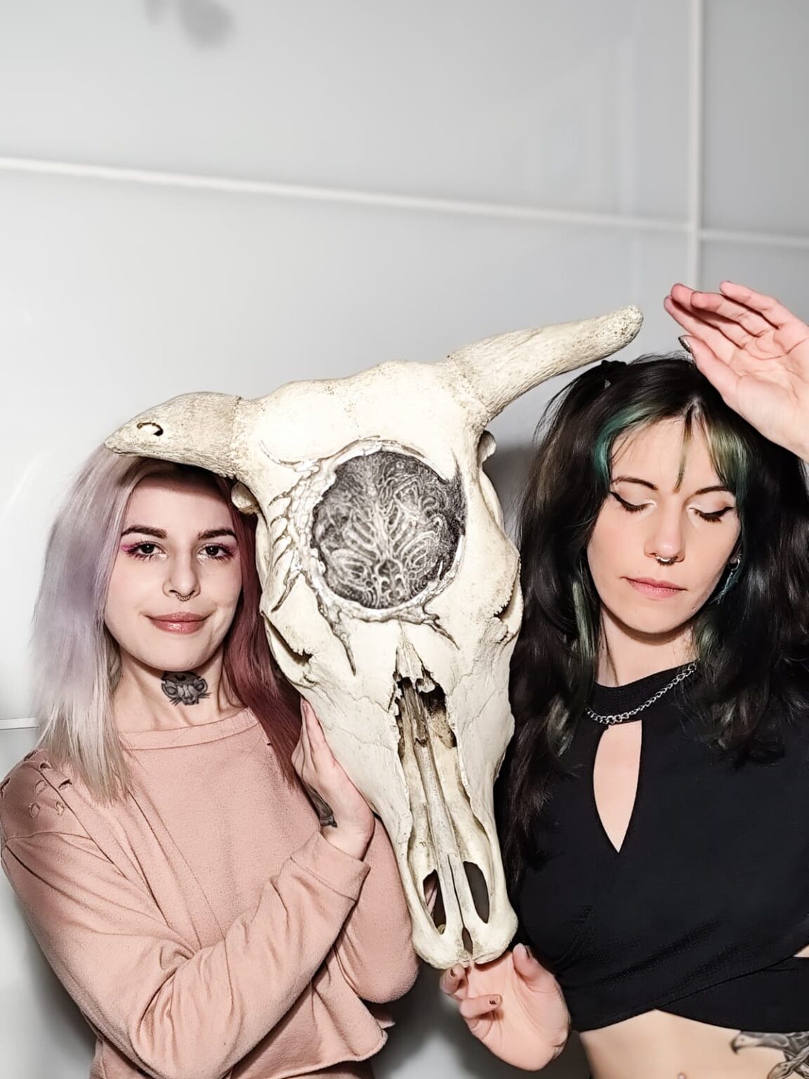 Sirah e Magda con Exhumed Garden