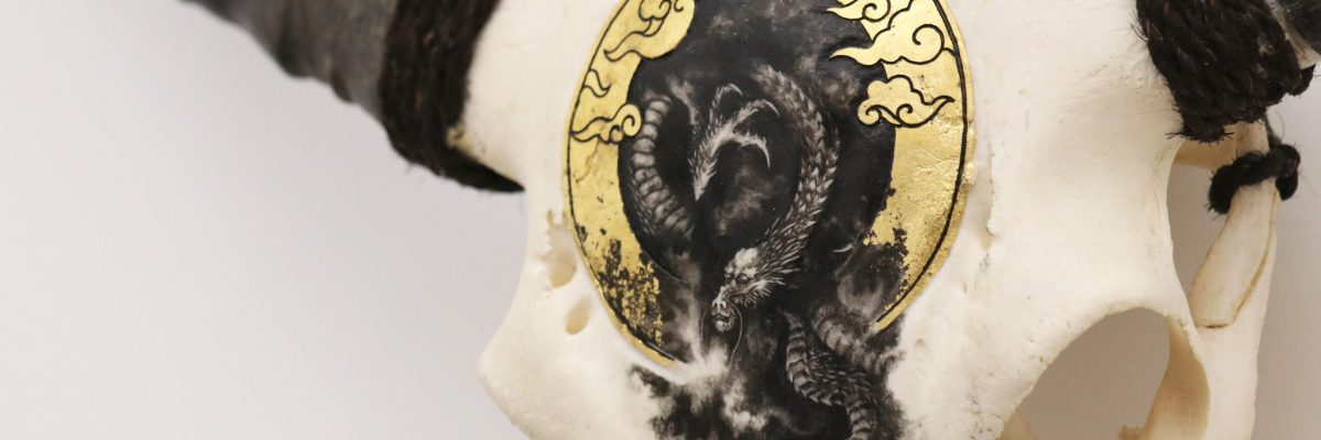Teschio bufalo d'acqua decorato Hokusai